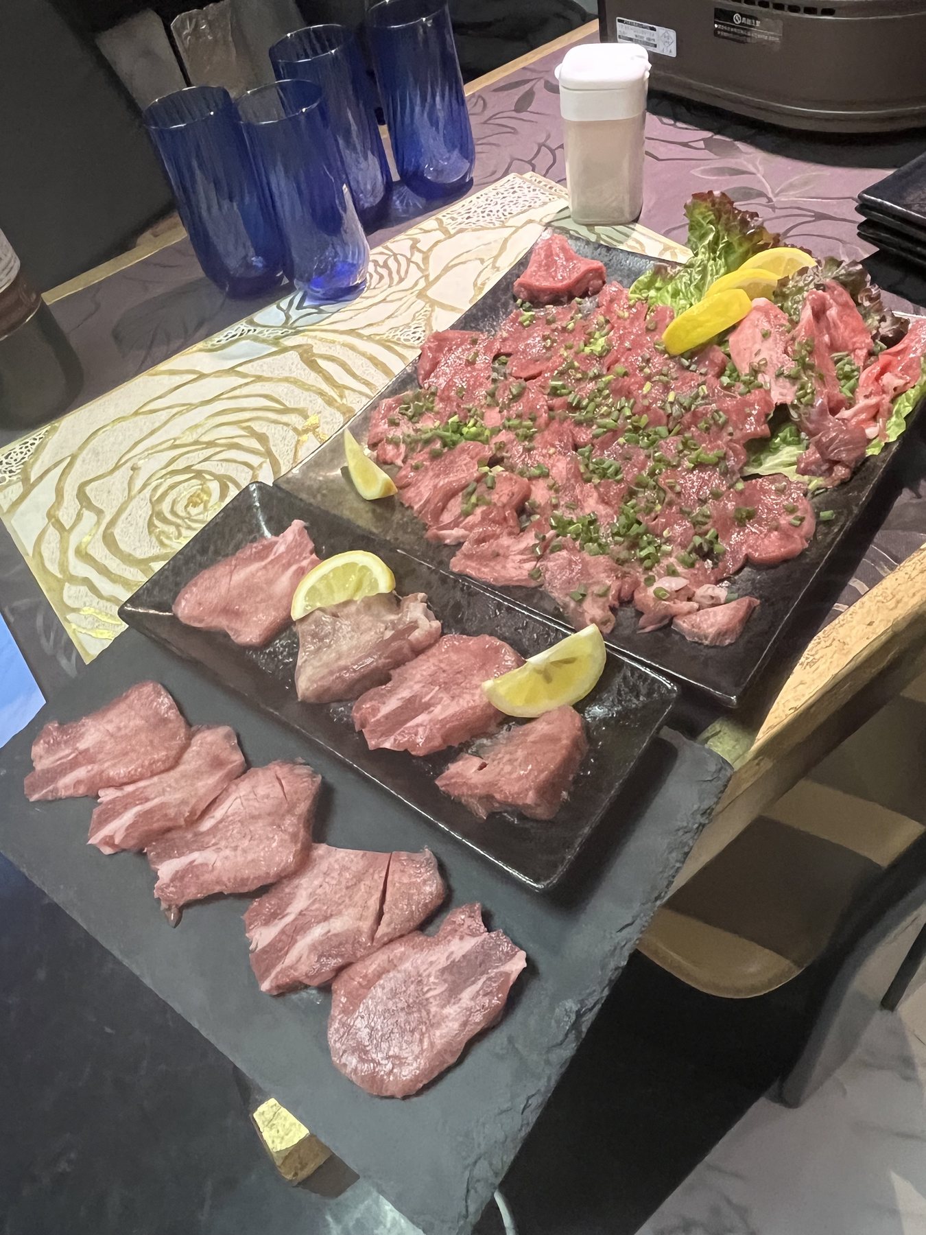 厚切りの牛タン料理